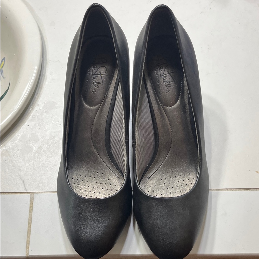 Life Stride Classic Black Heels